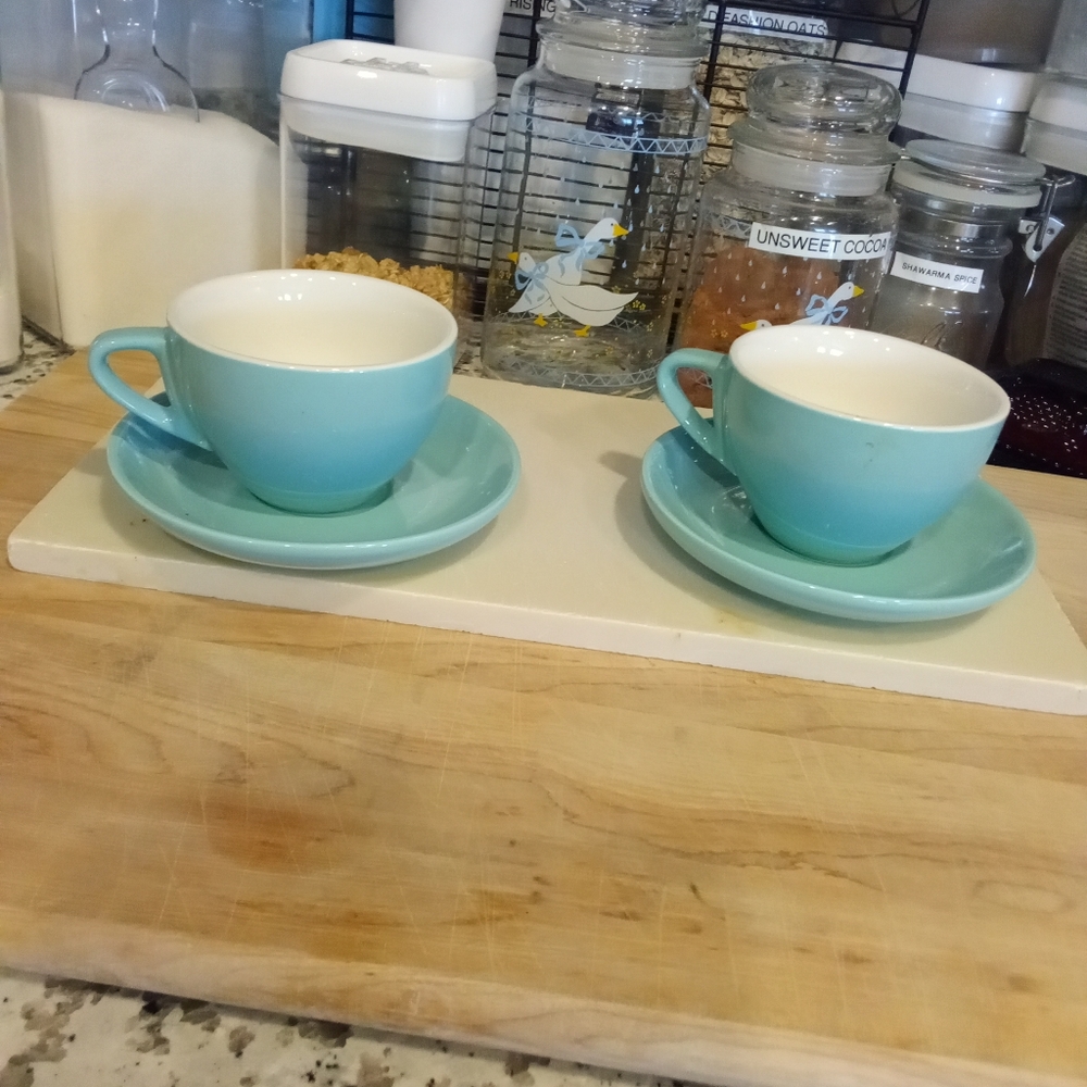 2 heavy tea cups